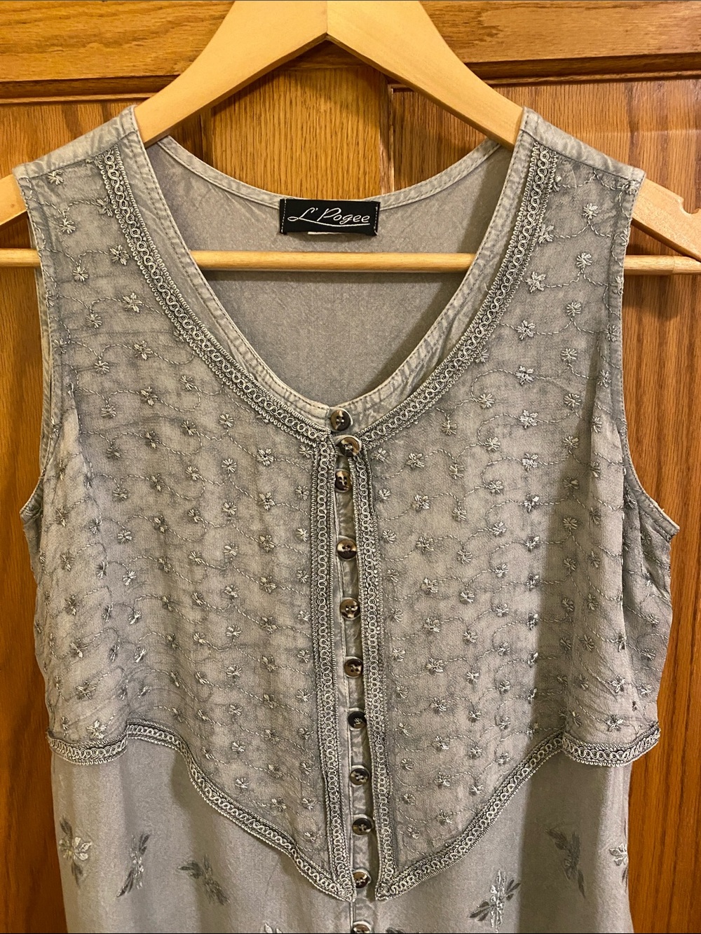 Vintage 1990’s L’Pogee Embroidered Button Front Summer Sleeveless Dress Lt. Gray - Picture 3 of 10